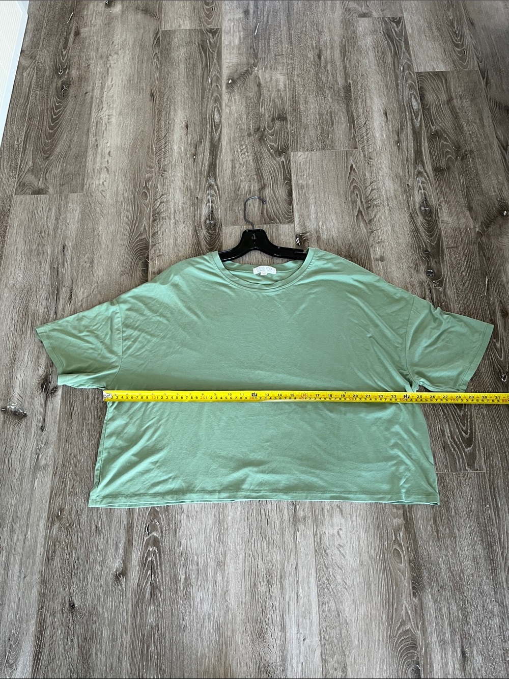 C’est Moi
BAMBOO Short Sleeve Boxy Tee in Sage Green - Picture 7 of 7
